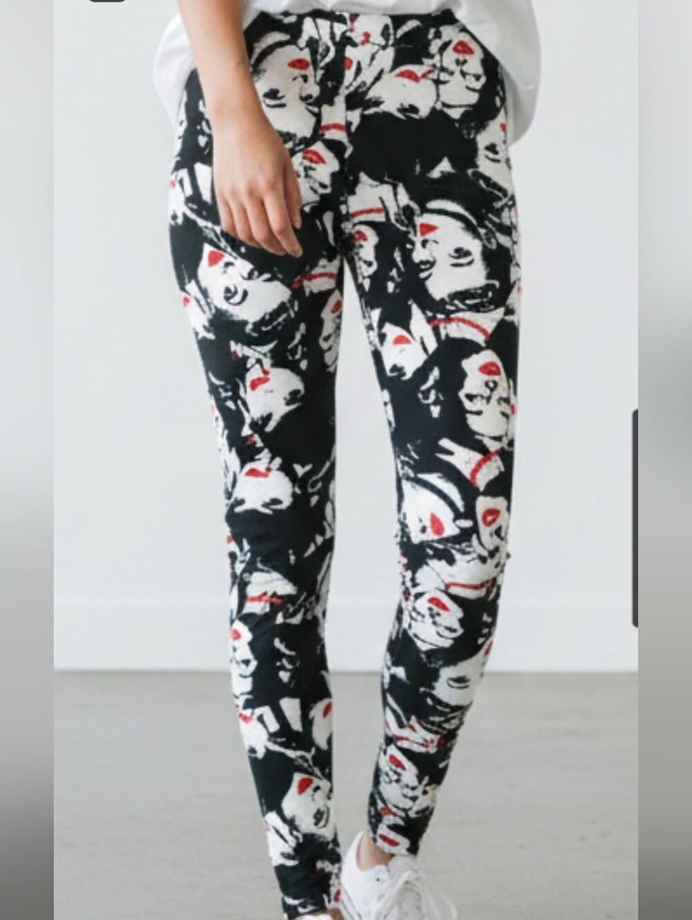 3/$30 Womens' Face and Sexy Red lips Print Leggings Size Small Fits XS Mad
